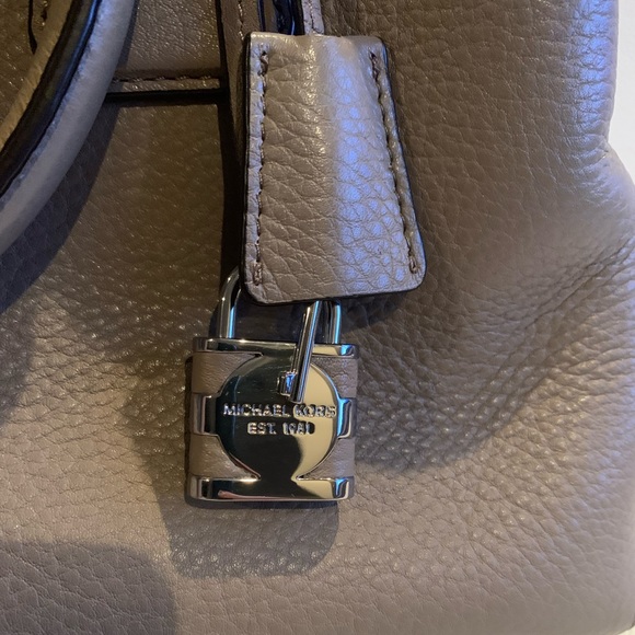 Michael Kors Tote Bag - Picture 15 of 16